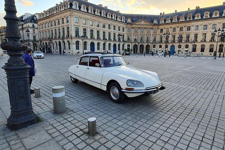 Vintage Car Paris Tour Citroën DS with open roof Paris City Tour