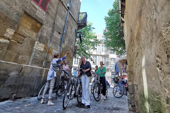 Bordeaux à vélo : Tour immersif de 3 heures par Monsieur Bacchus