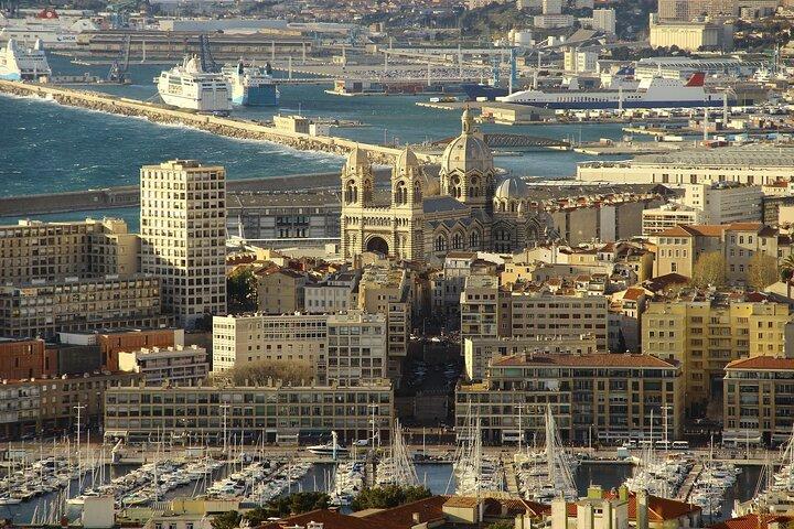 Transfert privé de Saint Tropez à Marseille, arrêt de 2 heures