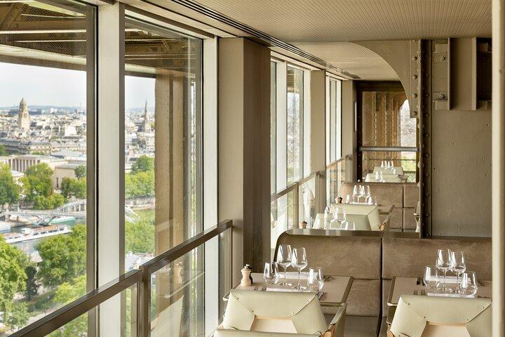 Paris Premier déjeuner à la Tour Eiffel Madame Brasserie Restaurant