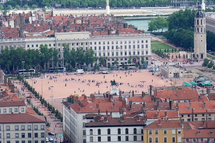 Transfert privé de Marseille à Lyon avec un arrêt de 2 heures