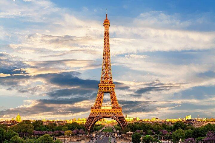Transfert privé de Bayeux à Paris avec un arrêt de 2 heures à Caen