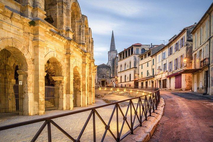 Excursion d'une journée complète aux villages d'Arles, des Baux et de Saint-Remy au départ d'Aix