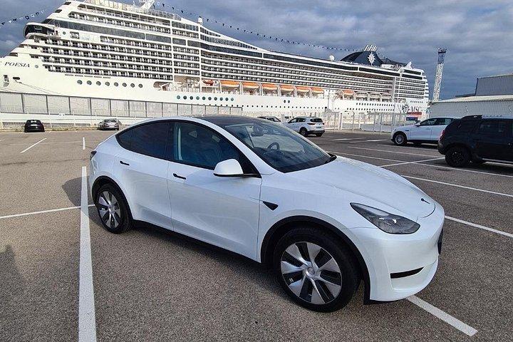 Visite privée de Marseille et de Cassis en Tesla city tour 5H