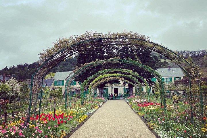 Transfert Privé De Paris à Bayeux & Caen avec escale à Giverny