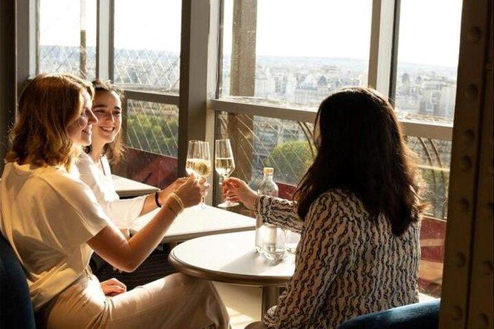 Déjeuner ou dîner à Madame Brasserie avec croisière sur la Seine