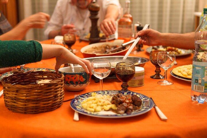 Partagez un repas traditionnel Niçois chez des locaux