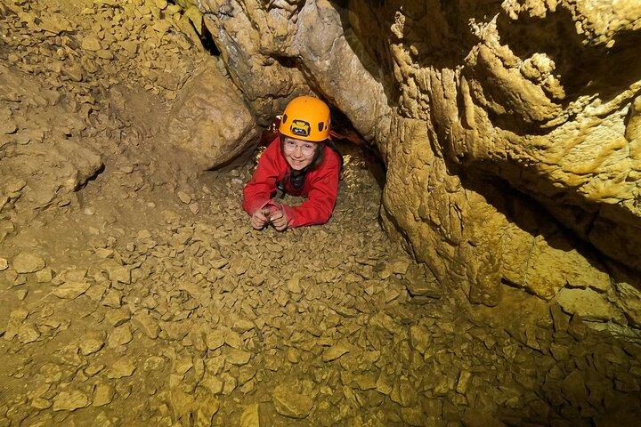 Spéléologie aventure - demi-journée en Ardèche