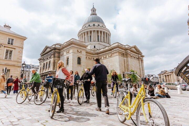 Quartiers locaux de Paris et visite guidée à vélo hors des sentiers battus