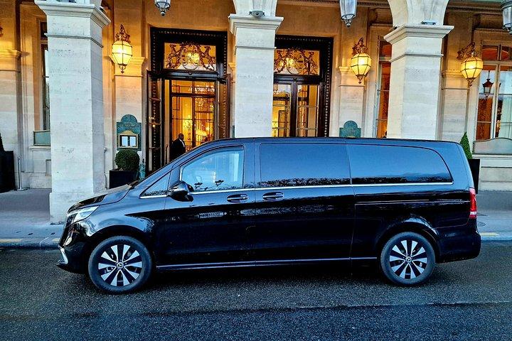 Transfert privé : de l'aéroport de Paris CDG à la ville de Paris en van de luxe