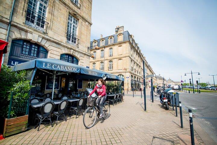 Les monuments emblématiques de Bordeaux : une visite privée à vélo