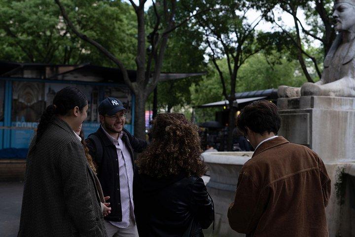Visite à pied des histoires mystérieuses et sombres de Paris - petit groupe