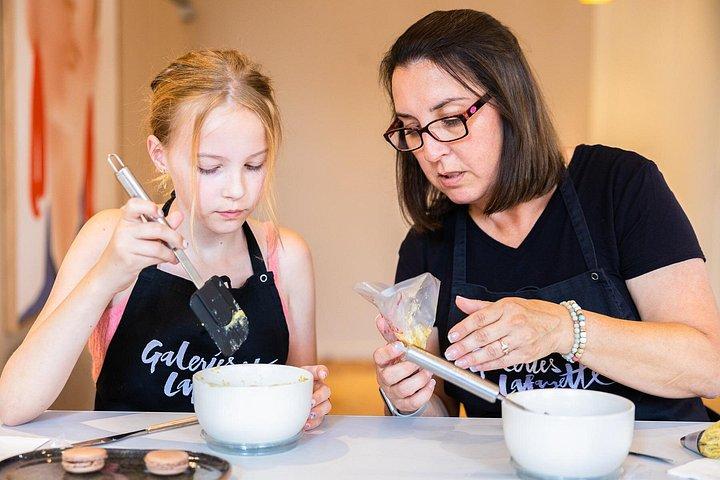 Cours de macarons en famille