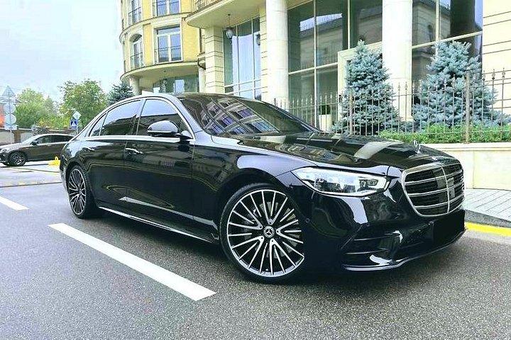 Service d'enlèvement horaire à Paris : Chauffeur VTC en Voiture de Luxe