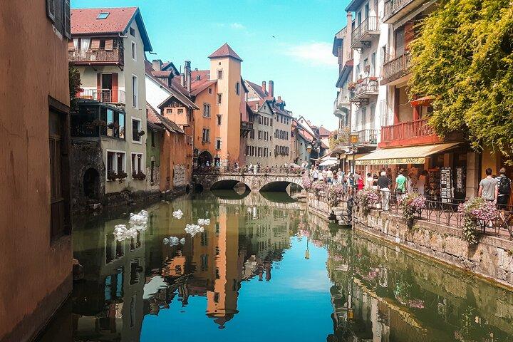 Visite gastronomique tout compris de la vieille ville d'Annecy avec un guide local