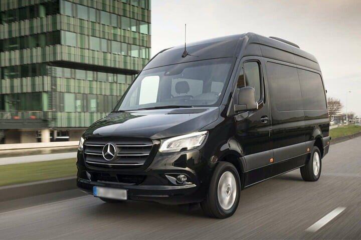 Minibus privé Départ de Avignon vers Avignon Airport AVN
