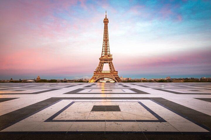 Sommet de la Tour Eiffel avec accès réservé par ascenseur
