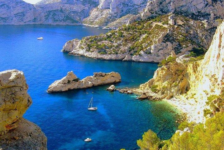 Calanques de Cassis, le village et la dégustation de vin