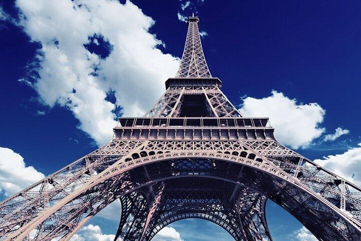 Visite à pied en petit groupe autour de la Tour Eiffel