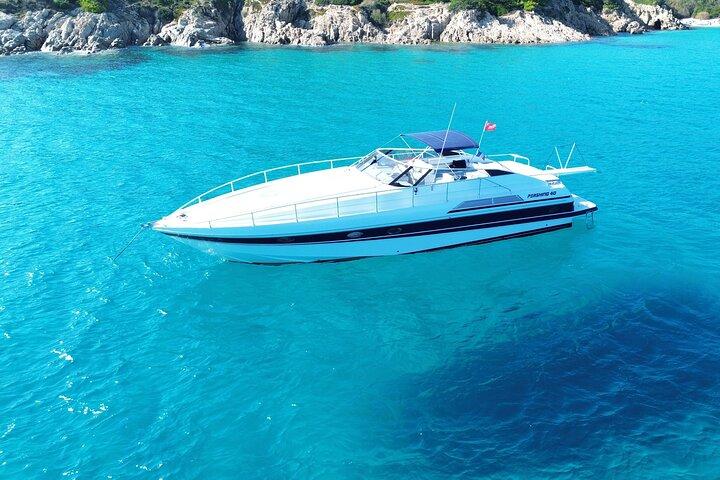 Location de yacht privé d'une journée complète sur notre Pershing 40 à Saint Tropez