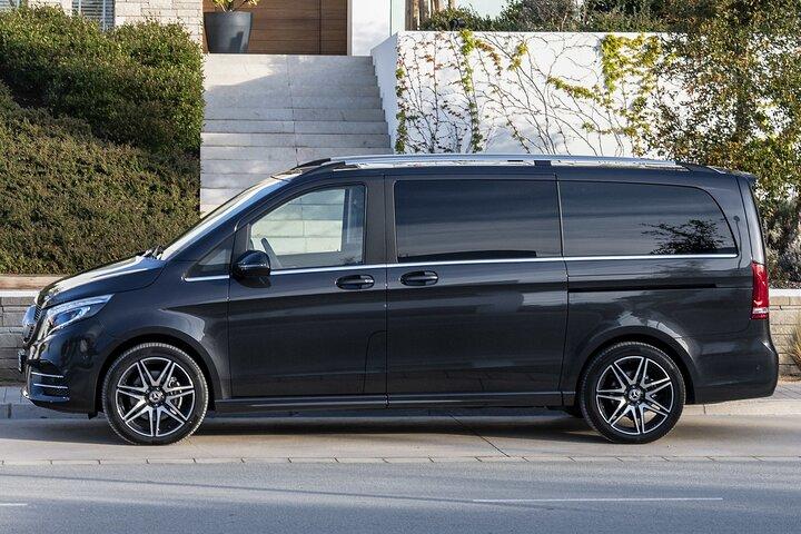 Transfert d'arrivée: MRS Aéroport à Marseille en Van de luxe