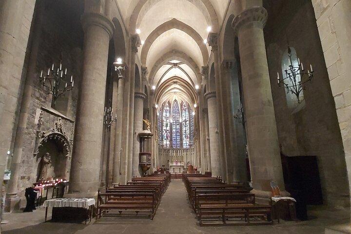 Une visite libre de l'ancienne basilique de Carcassonne
