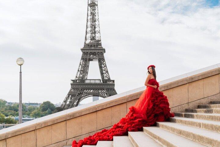 Expérience de séance photo privée de la Tour Eiffel en robe de princesse