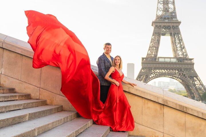 Expérience de séance photo privée en robe volante près de la Tour Eiffel