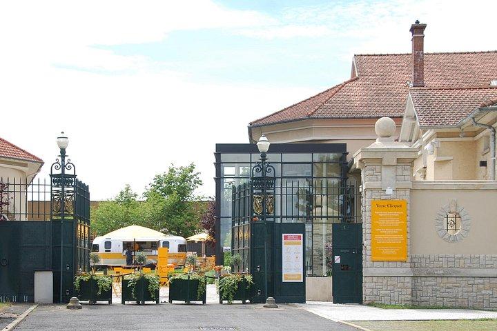Visite Guidée Privée en Champagne au départ de Paris, visite Veuve Clicquot