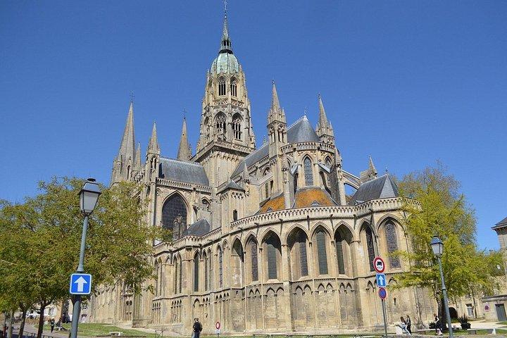 Excursion privée d'une journée de Paris à Bayeux, chauffeur anglophone