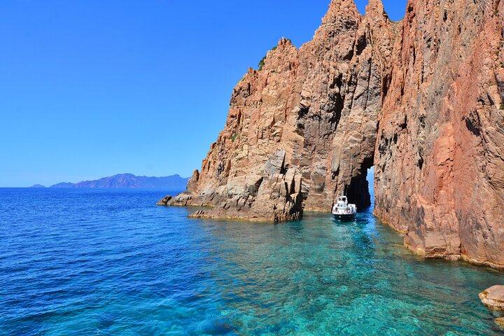 Escapade conviviale aux calanques de Piana au départ de Cargèse