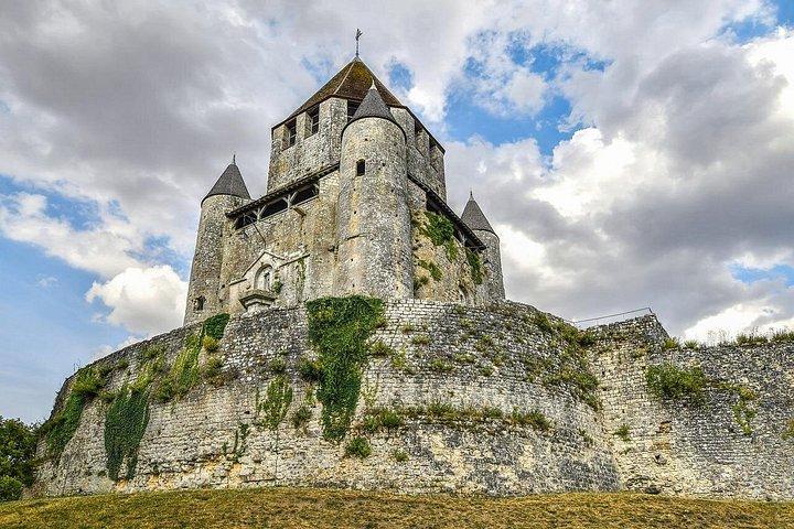 Excursion privée d'une journée de Paris à Provins et retour, chauffeur local