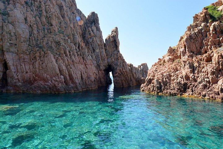 Croisière en Petit Comité à Scandola Girolata Calanques de Piana