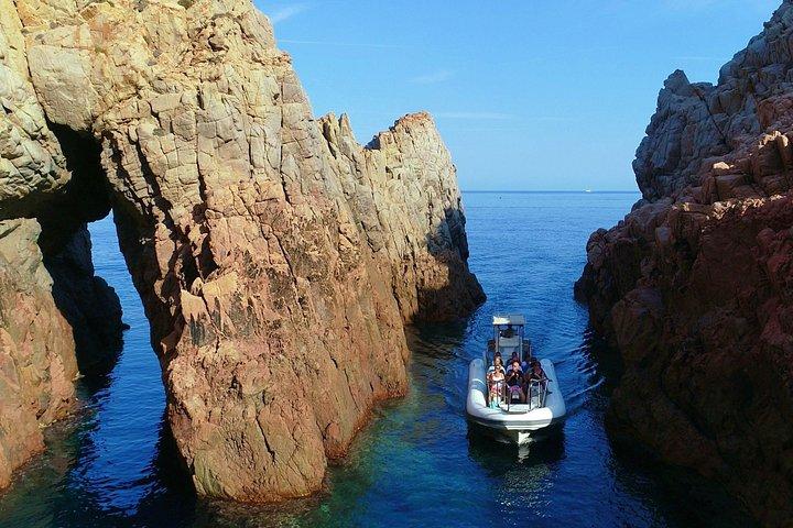 Escapade dans les Calanques de Piana de Cargèse en Petit Comité