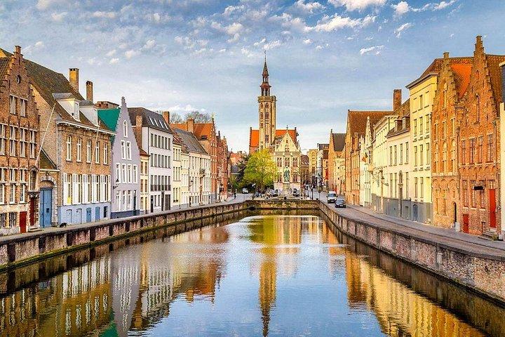 Bruges Visite privée au départ de Paris avec Champagne et Croisière sur Canal