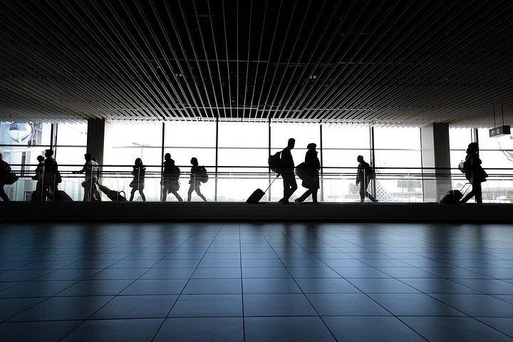 Private Chauffeured Transfer between CDG Airport and Paris