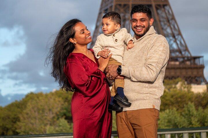 Séance photo privée avec l'emblématique Tour Eiffel à Paris