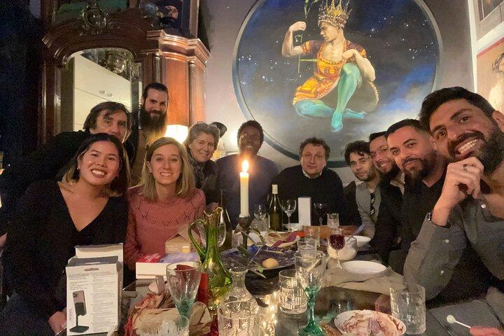 Dîner dans un appartement d'artiste bohème au centre de Paris