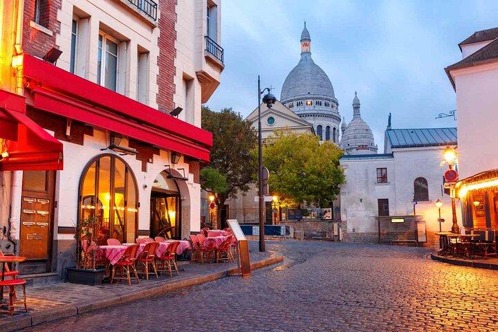 Paris : Visite de Montmartre avec Cabaret Show et Dîner SEMI PRIVÉ