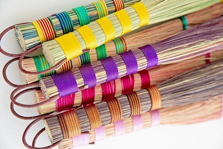 Atelier traditionnel de fabrication de tapettes à mouches
