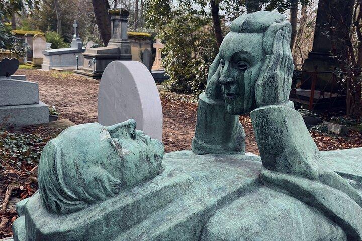 Qui a Tué Victor ? Enquête au Cimetière du Père Lachaise