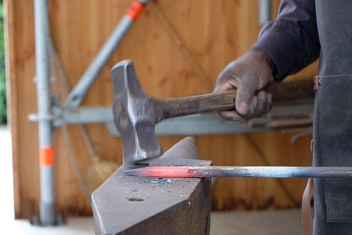 Saint-Denis : Forge, taille de pierre, bâtisseurs de cathédrales
