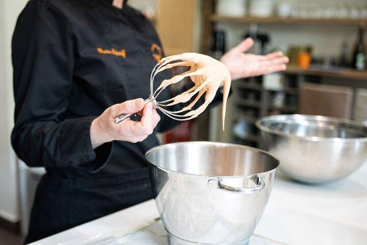 Pâtisseries Françaises en Petit Groupe avec une Cheffe
