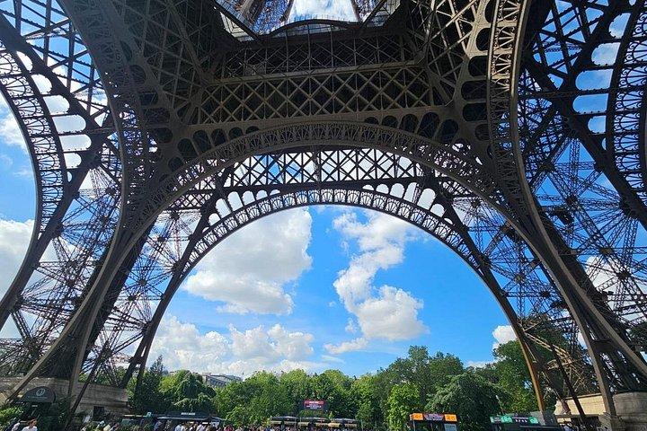 Tour Eiffel Visite guidée par escaliers Facultatif Dernier étage par ascenseur