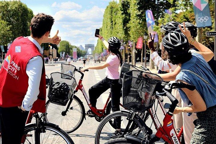Visite guidée privée à vélo des points forts de la ville de Paris avec arrêts photo