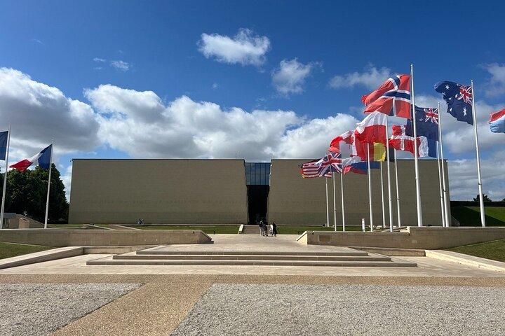 Visite privée des plages du Débarquement de Normandie et du Mémorial de Caen au départ de Paris