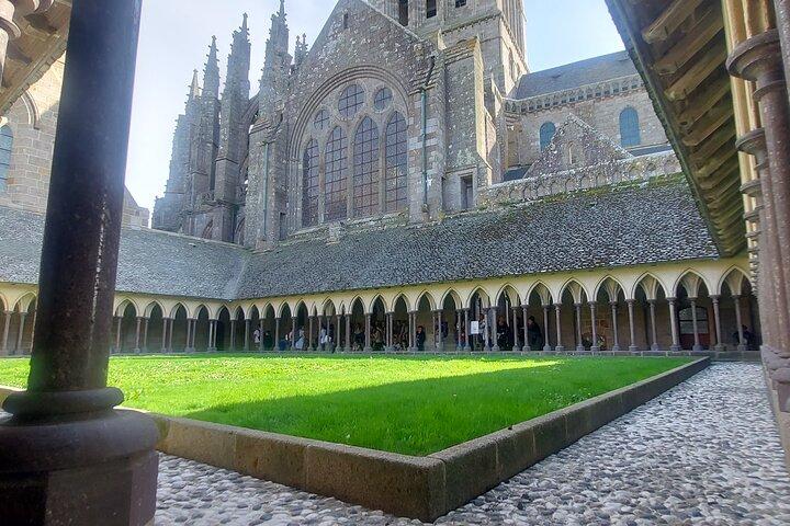 Excursion d'une journée en petit groupe au Mont Saint Michel avec van de luxe