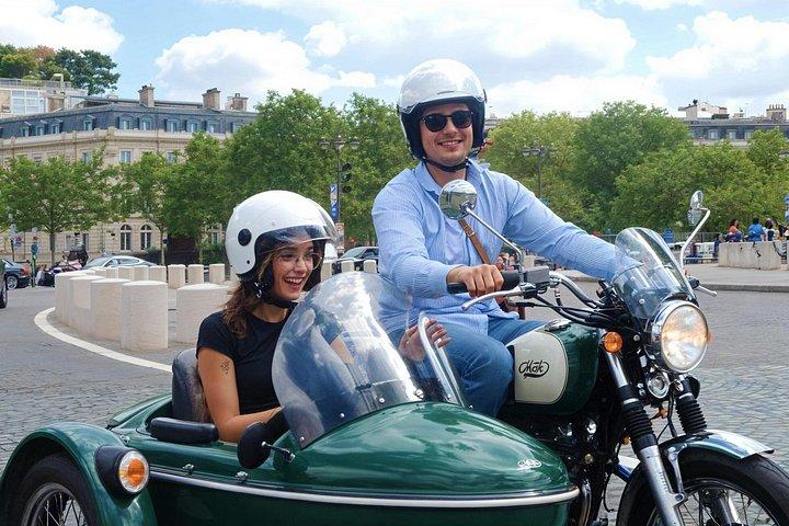 Tour rétro en side-car à Paris et croisière fluviale