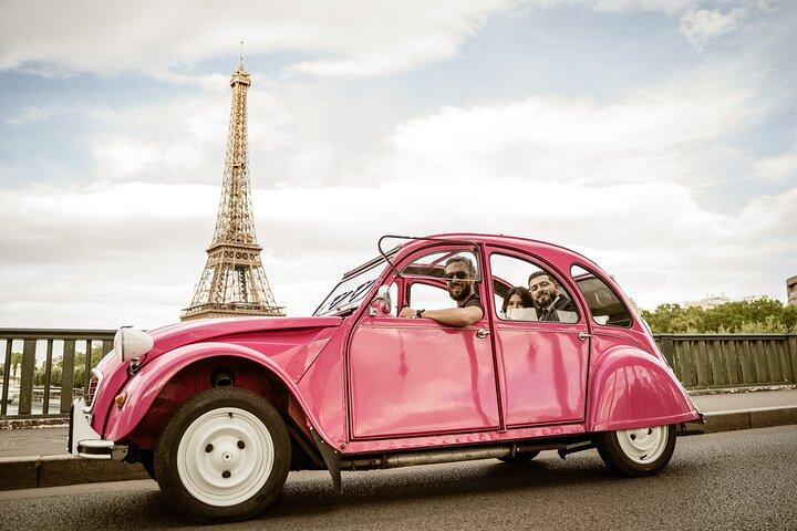 Visite privée d'une demi-journée à Paris avec la Citroën 2CV rose