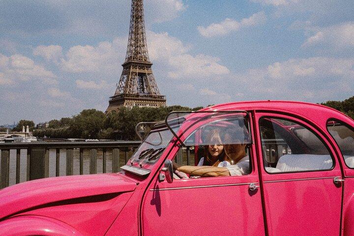 Visite privée d'une journée à Paris avec la Citroën 2CV rose